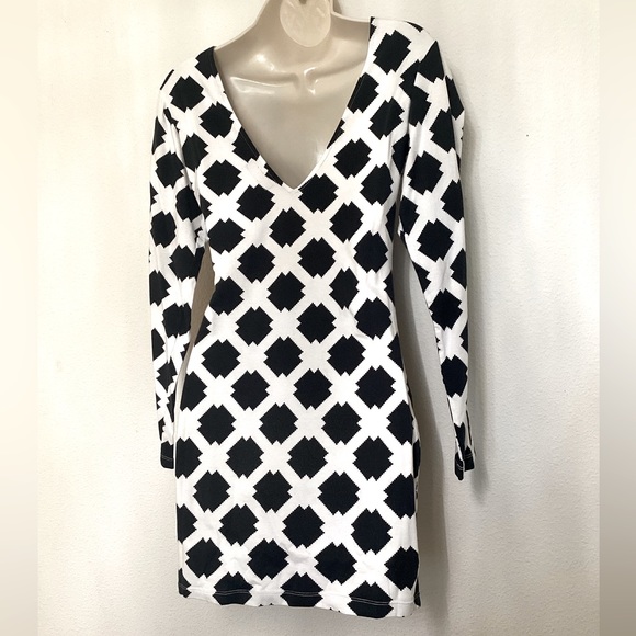 Motel Rock | size: M | color: white and black dress - Picture 6 of 8
